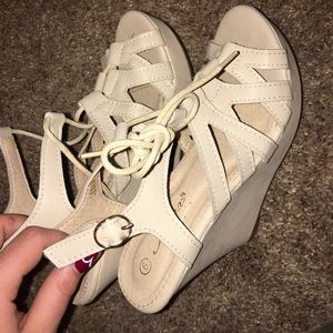 size 6 wedges super cute